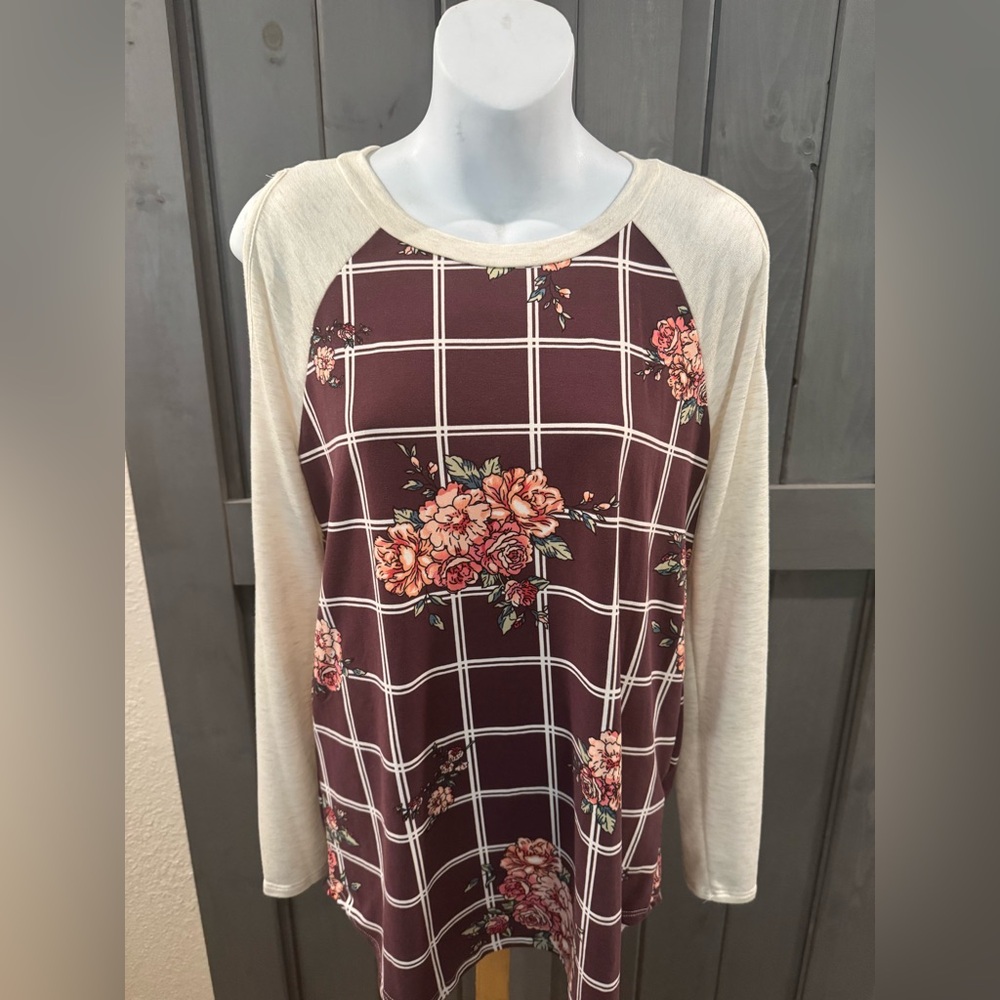 Women's First Love floral top size small